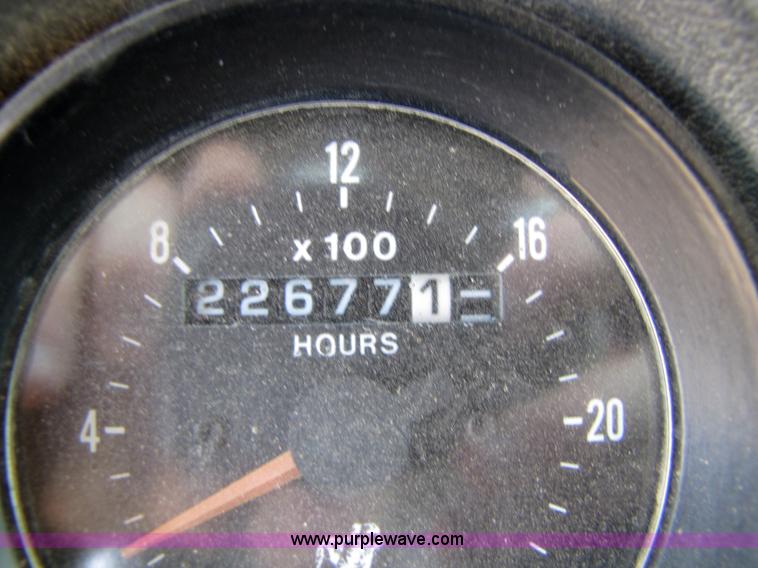 image for item 5169 1995 Mack RD690S cab and chassis