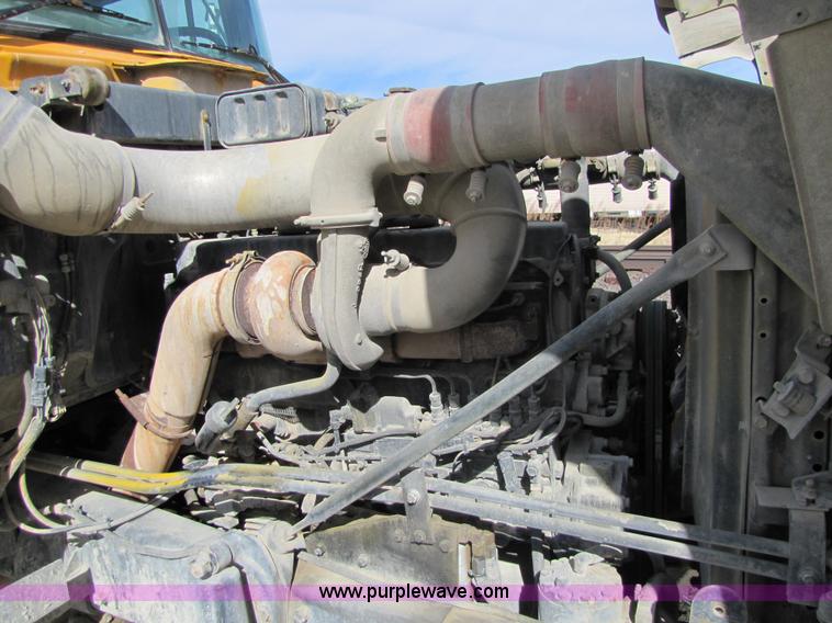 image for item 5169 1995 Mack RD690S cab and chassis