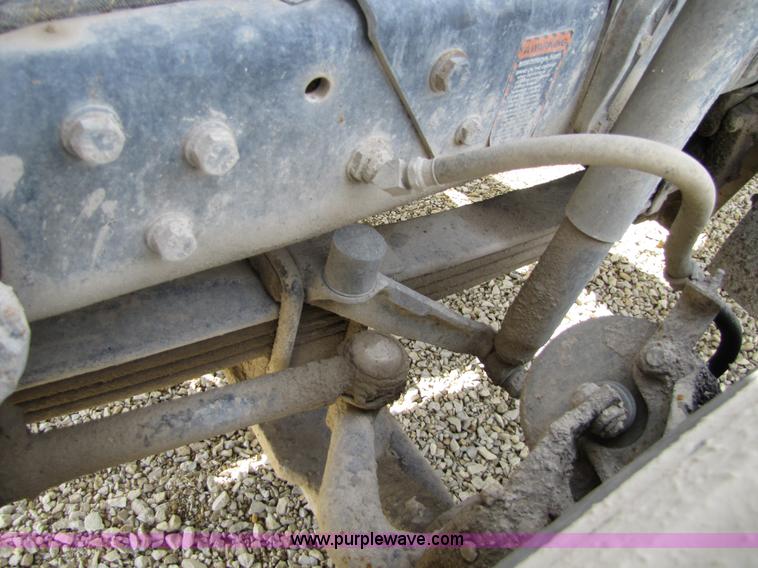 image for item 5169 1995 Mack RD690S cab and chassis