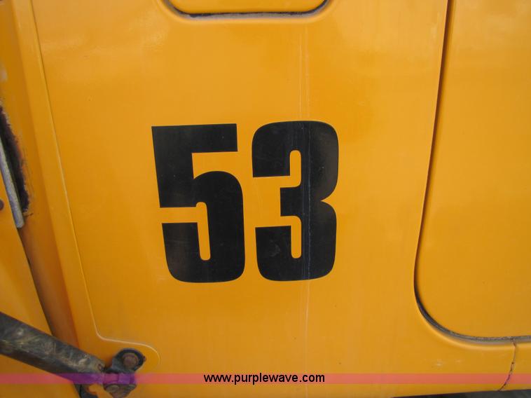 image for item 5169 1995 Mack RD690S cab and chassis