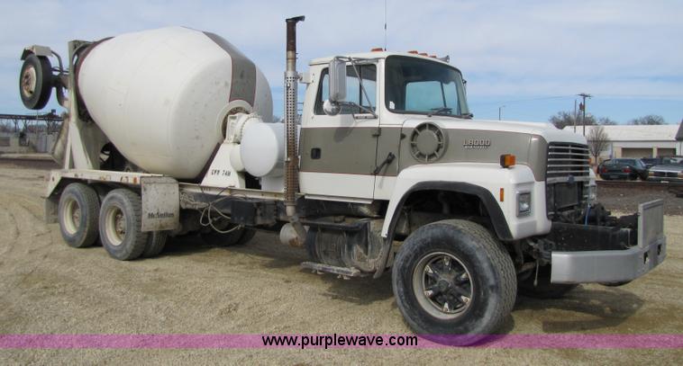 image for item 5170 1993 Ford LT8000 cement mixer truck