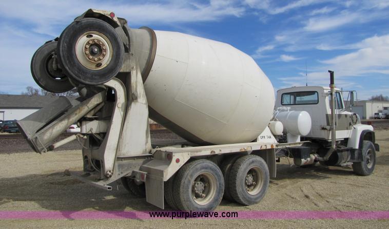 image for item 5170 1993 Ford LT8000 cement mixer truck