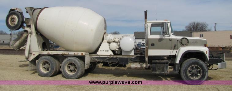 image for item 5170 1993 Ford LT8000 cement mixer truck