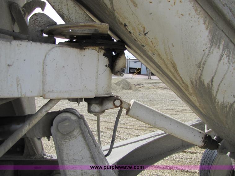 image for item 5170 1993 Ford LT8000 cement mixer truck