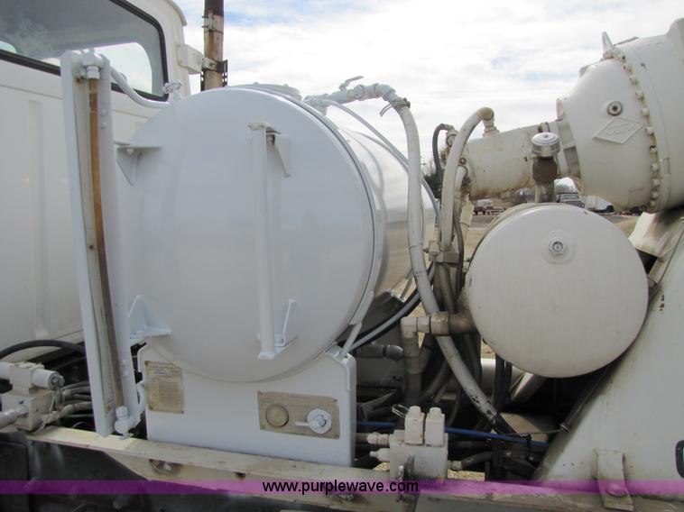 image for item 5170 1993 Ford LT8000 cement mixer truck