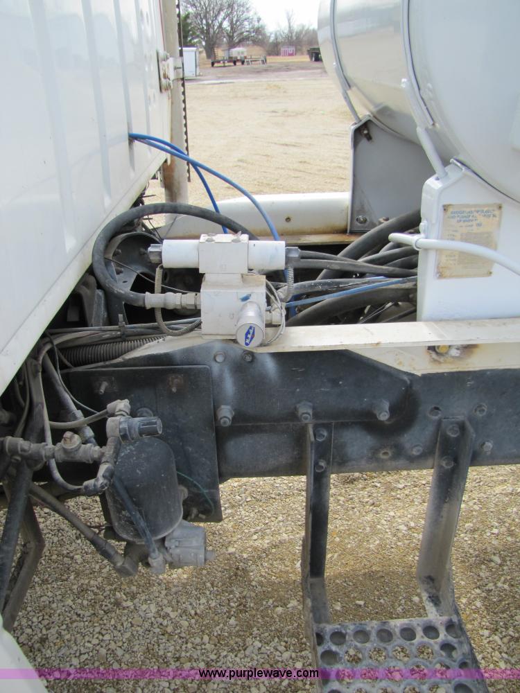 image for item 5170 1993 Ford LT8000 cement mixer truck