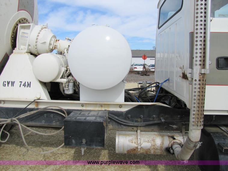 image for item 5170 1993 Ford LT8000 cement mixer truck