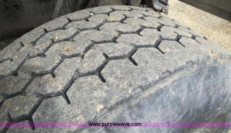 image for item 5170 1993 Ford LT8000 cement mixer truck