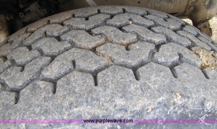 image for item 5170 1993 Ford LT8000 cement mixer truck