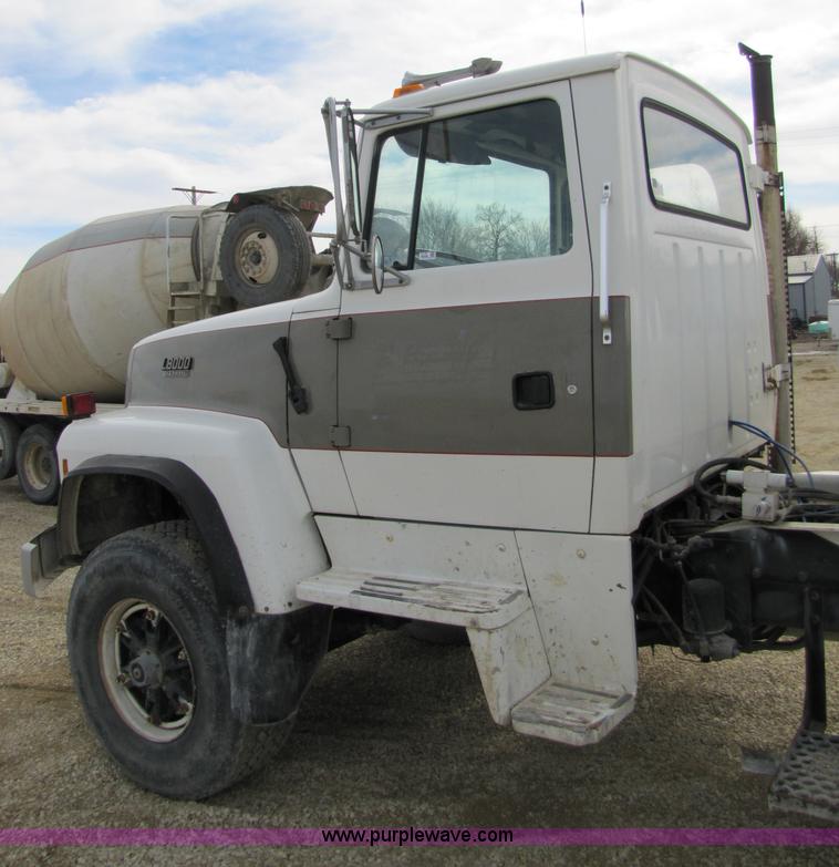 image for item 5170 1993 Ford LT8000 cement mixer truck
