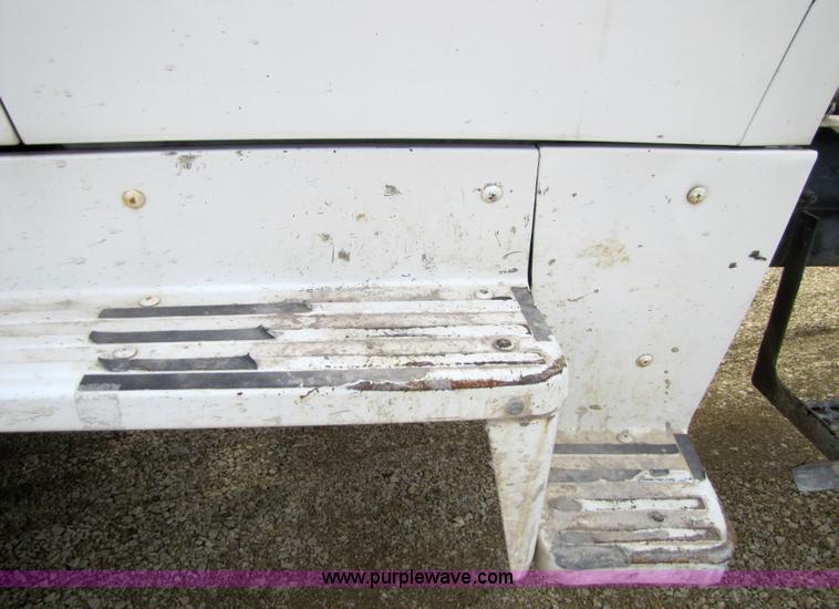 image for item 5170 1993 Ford LT8000 cement mixer truck