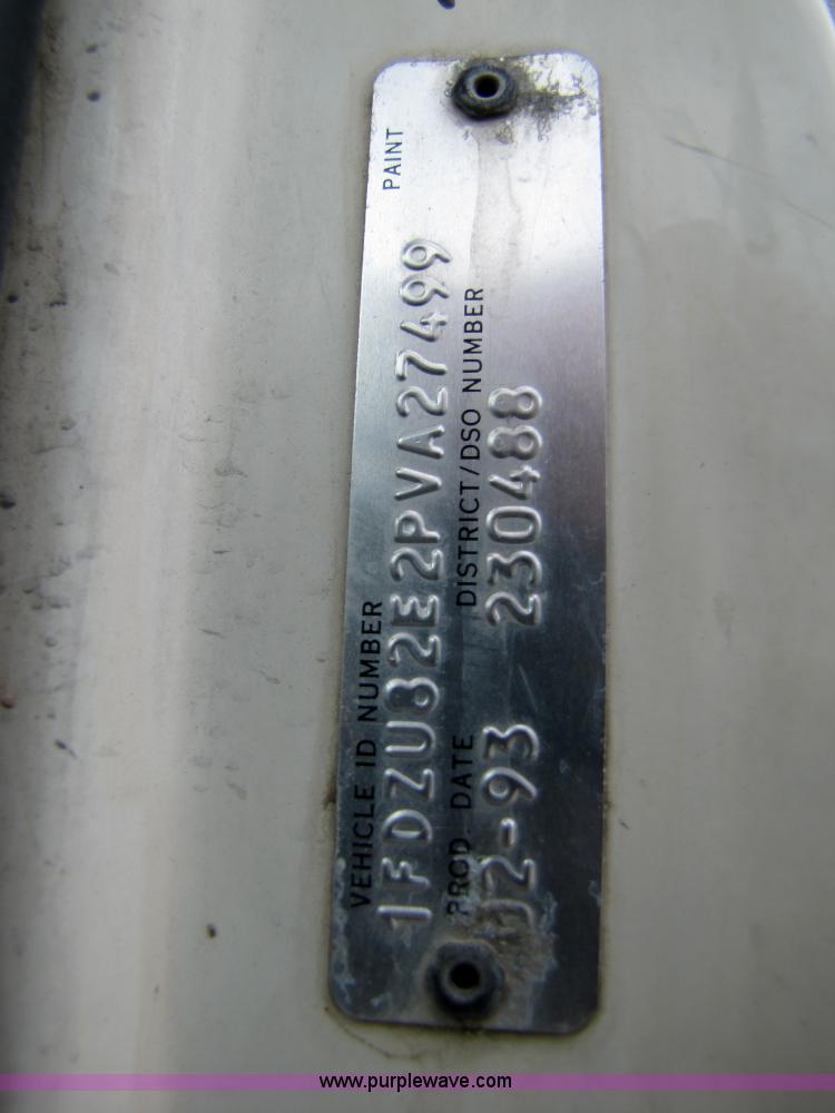 image for item 5170 1993 Ford LT8000 cement mixer truck