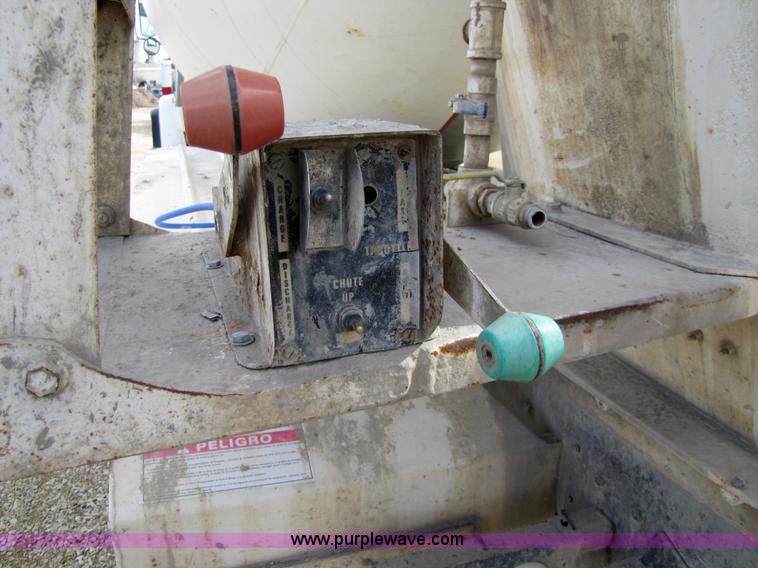 image for item 5170 1993 Ford LT8000 cement mixer truck