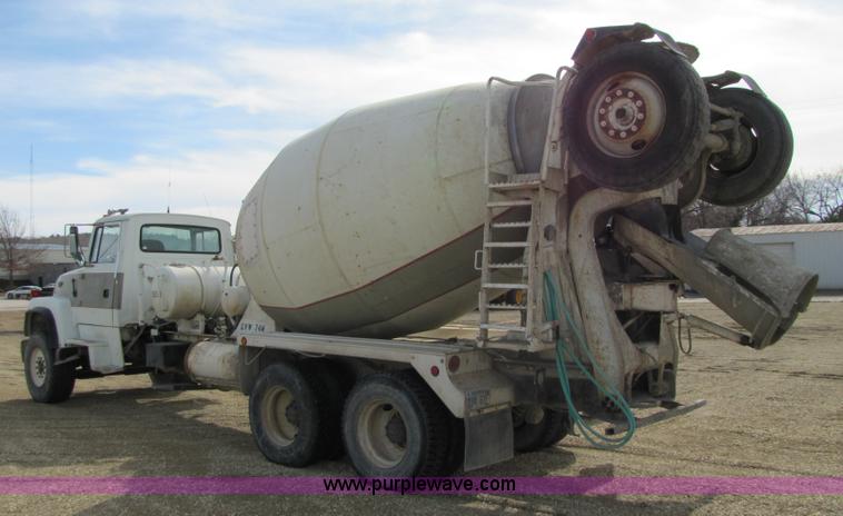 image for item 5171 1993 Ford LT8000 cement mixer truck