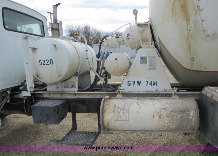 image for item 5171 1993 Ford LT8000 cement mixer truck