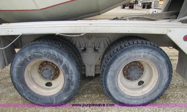 image for item 5171 1993 Ford LT8000 cement mixer truck