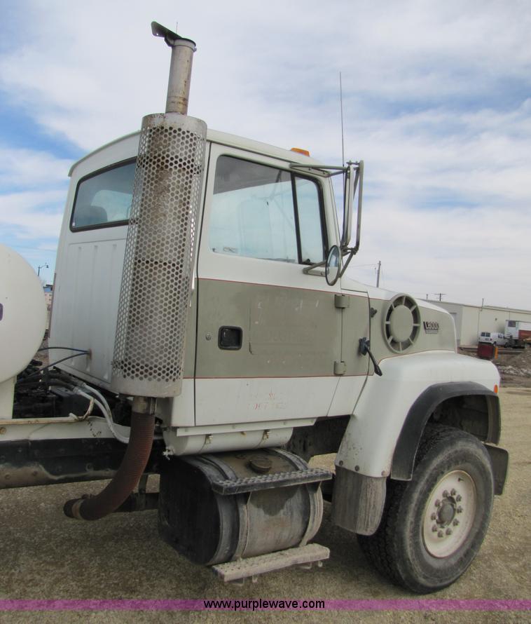 image for item 5171 1993 Ford LT8000 cement mixer truck