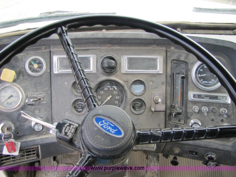 image for item 5171 1993 Ford LT8000 cement mixer truck