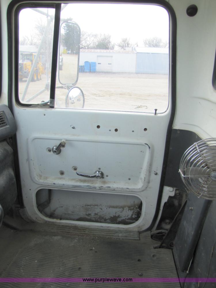 image for item 5171 1993 Ford LT8000 cement mixer truck