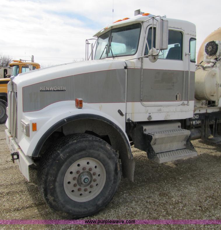 image for item 5172 1995 Kenworth W900B cement mixer truck