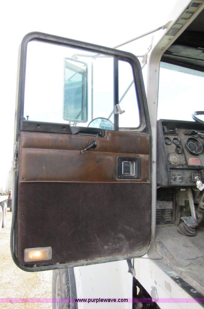 image for item 5172 1995 Kenworth W900B cement mixer truck