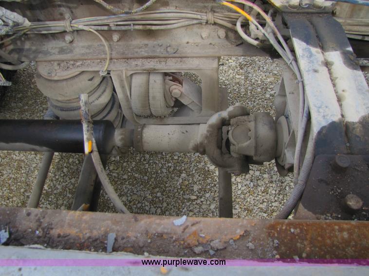 image for item 5174 1994 Mack RD690S cab and chassis