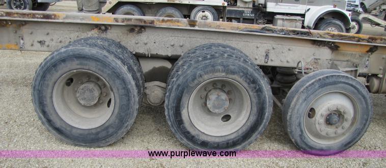 image for item 5174 1994 Mack RD690S cab and chassis