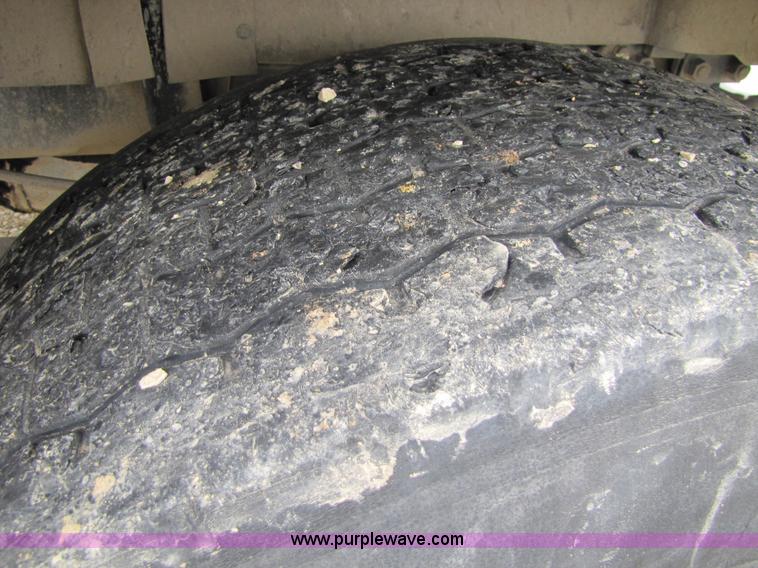 image for item 5174 1994 Mack RD690S cab and chassis