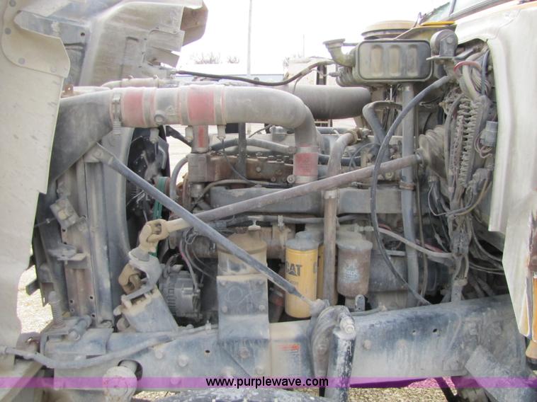 image for item 5174 1994 Mack RD690S cab and chassis