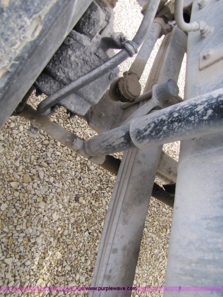 image for item 5174 1994 Mack RD690S cab and chassis