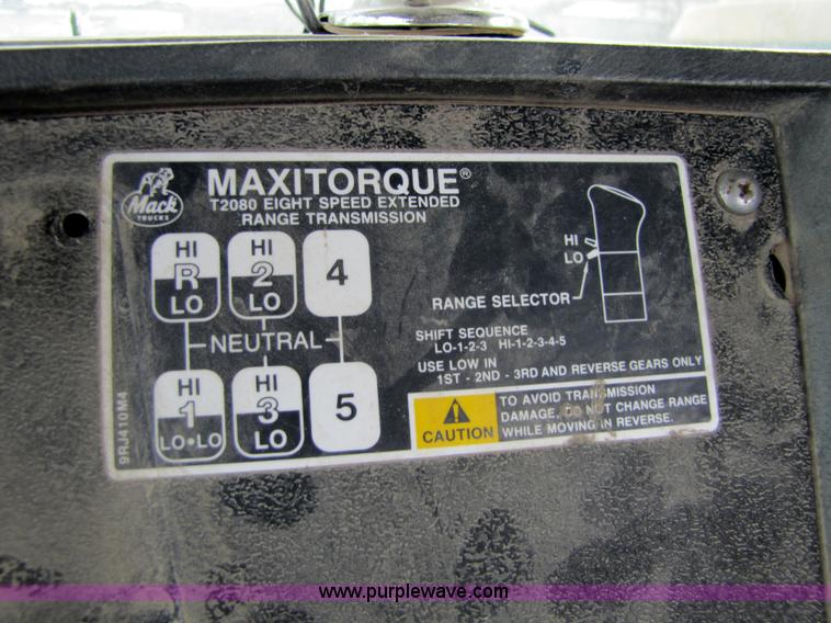 image for item 5174 1994 Mack RD690S cab and chassis