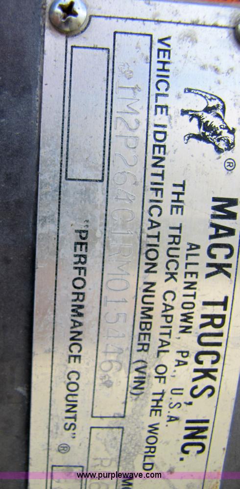 image for item 5174 1994 Mack RD690S cab and chassis