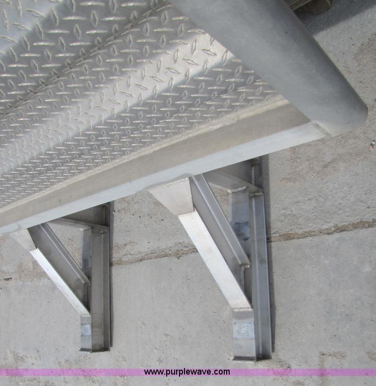 image for item 5175 Merritt aluminum headache rack