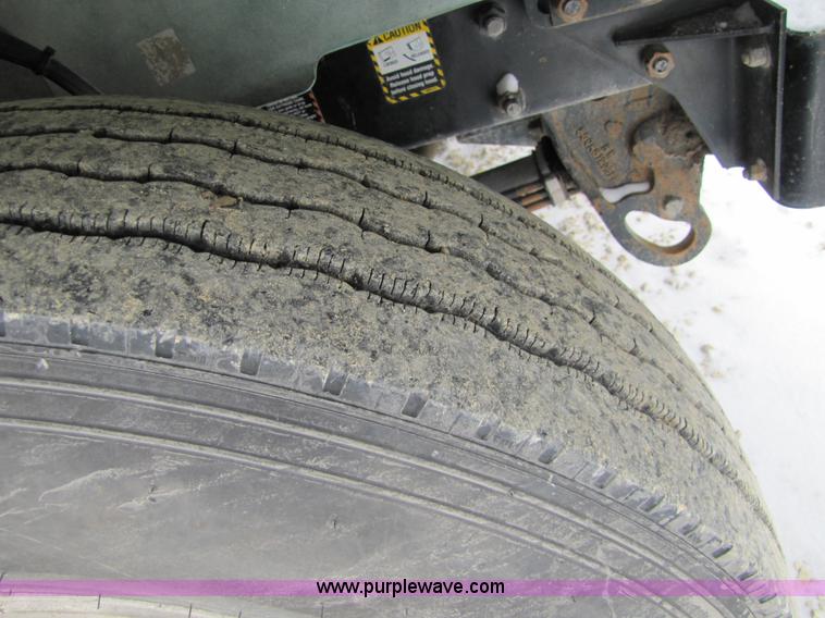 image for item 5176 1998 Mack RD688S tractor