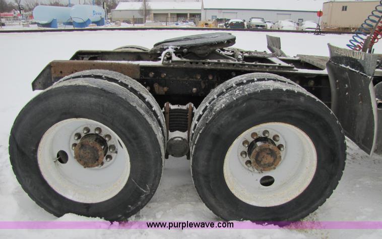 image for item 5176 1998 Mack RD688S tractor