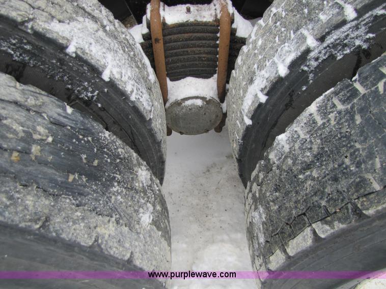 image for item 5176 1998 Mack RD688S tractor