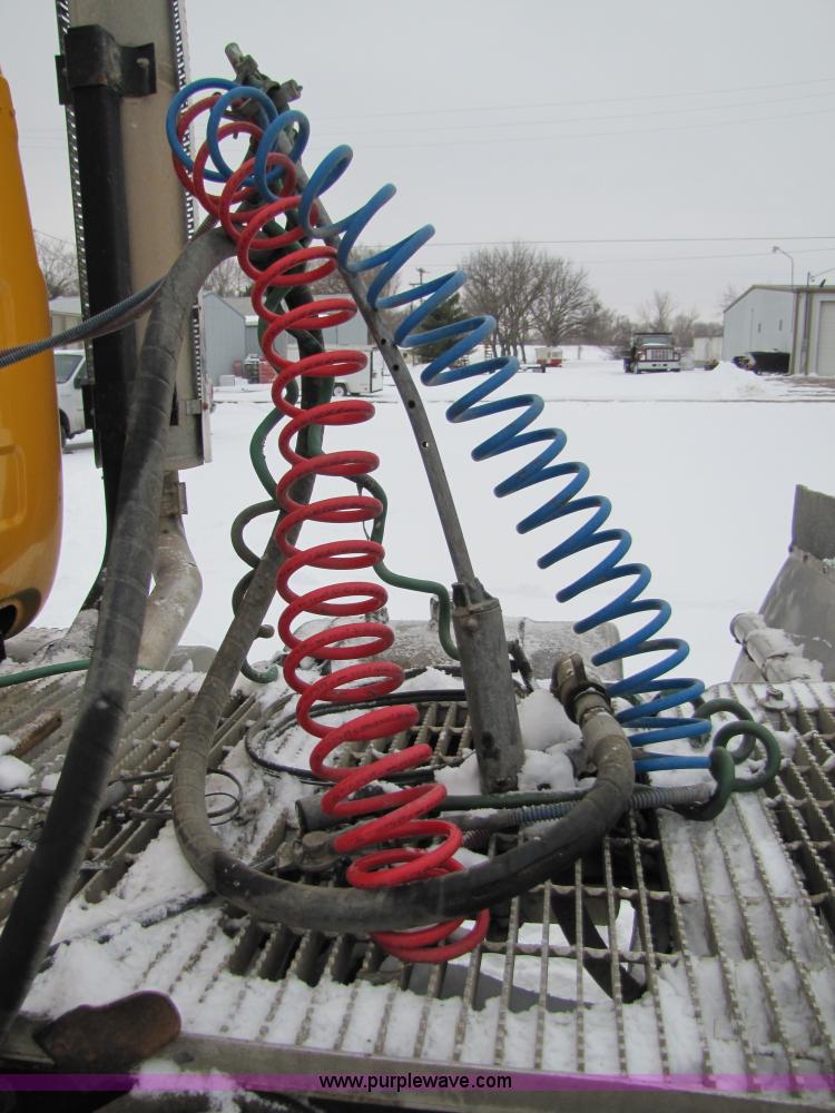 image for item 5176 1998 Mack RD688S tractor