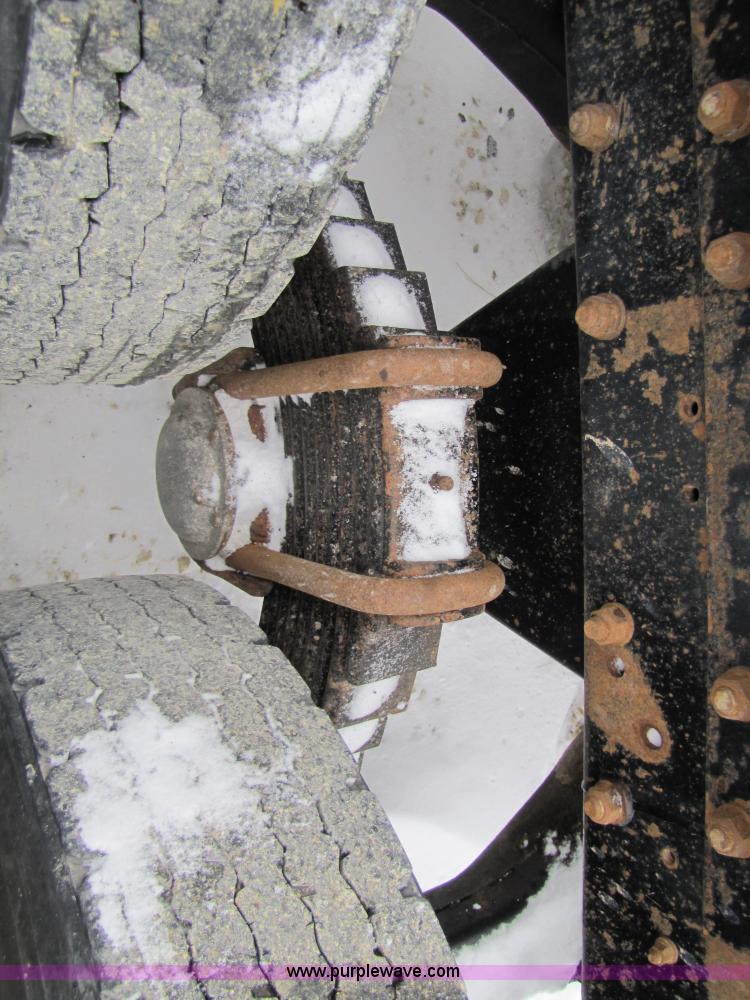 image for item 5176 1998 Mack RD688S tractor