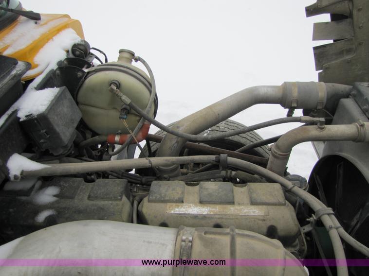 image for item 5176 1998 Mack RD688S tractor