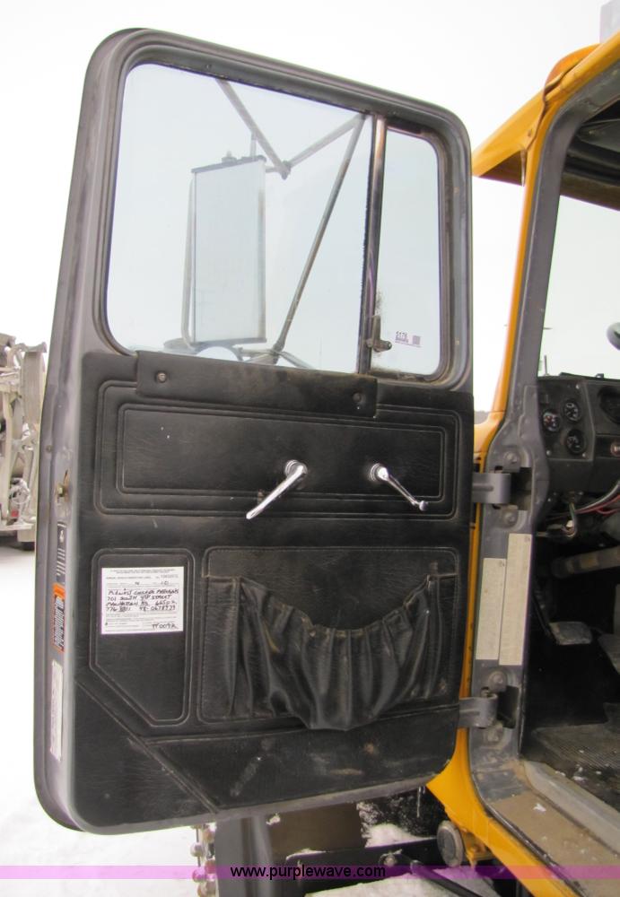 image for item 5176 1998 Mack RD688S tractor