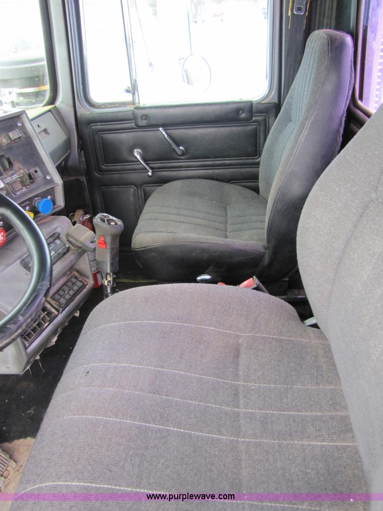 image for item 5176 1998 Mack RD688S tractor