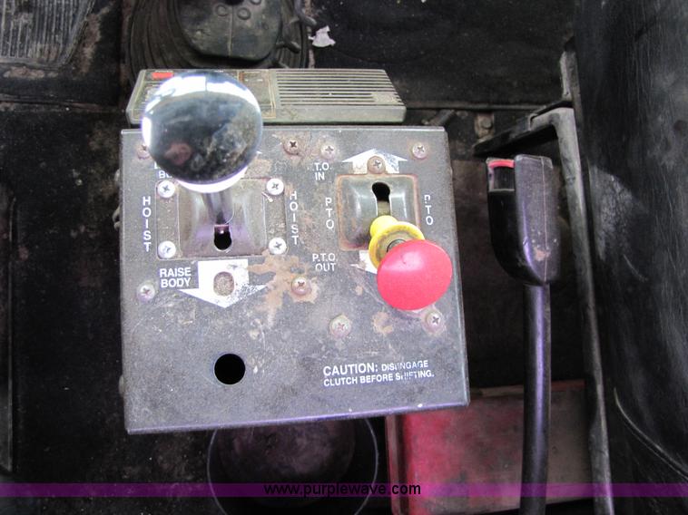 image for item 5176 1998 Mack RD688S tractor