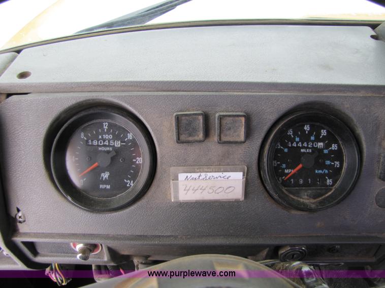 image for item 5176 1998 Mack RD688S tractor