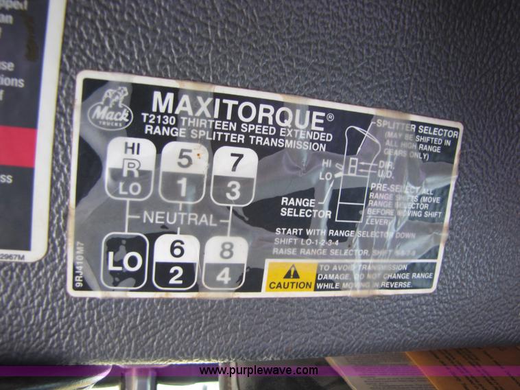 image for item 5176 1998 Mack RD688S tractor