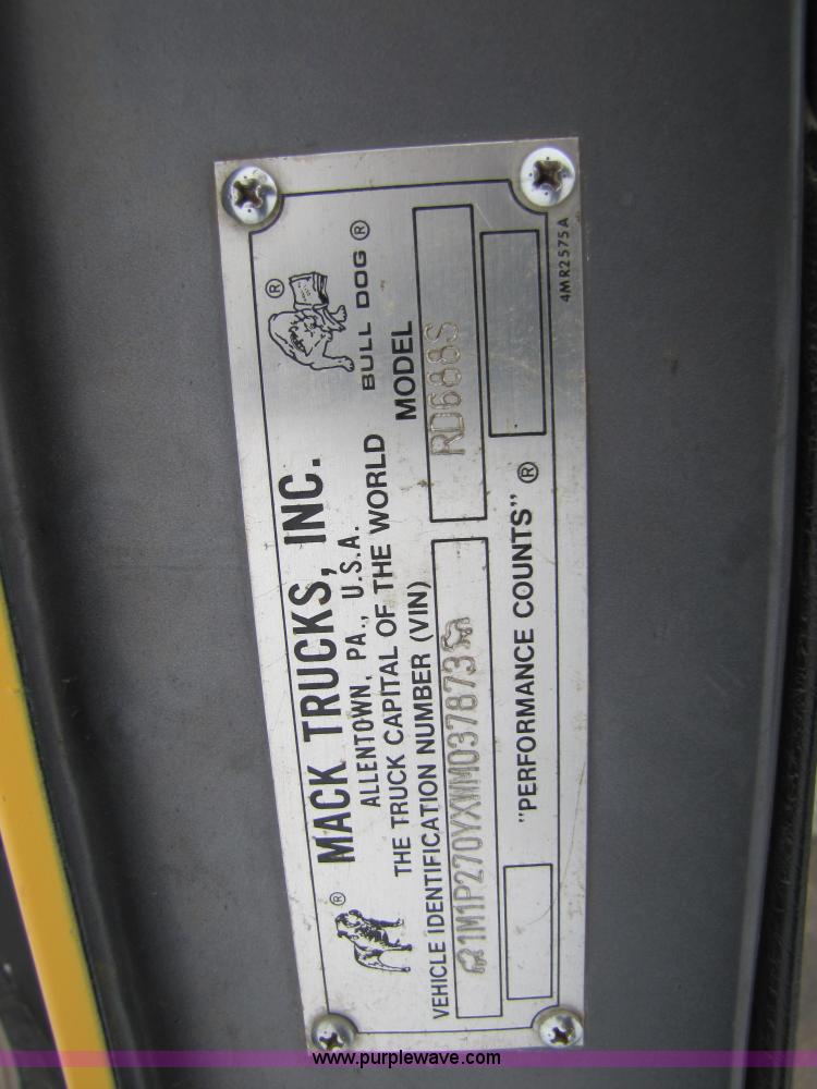 image for item 5176 1998 Mack RD688S tractor