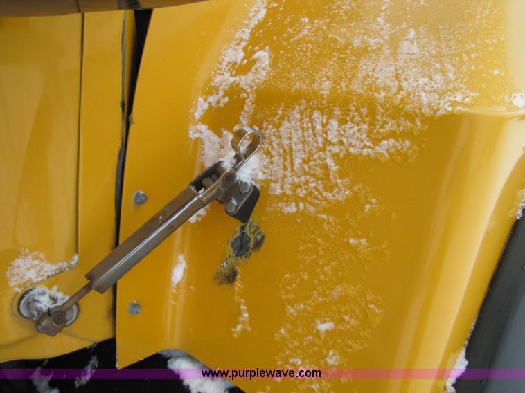 image for item 5176 1998 Mack RD688S tractor