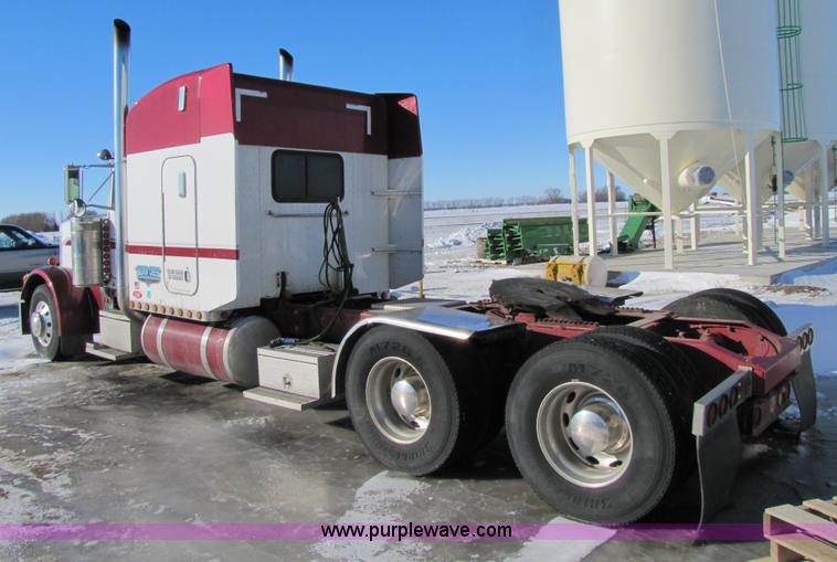 image for item 5307 2000 Peterbilt 379 semi truck