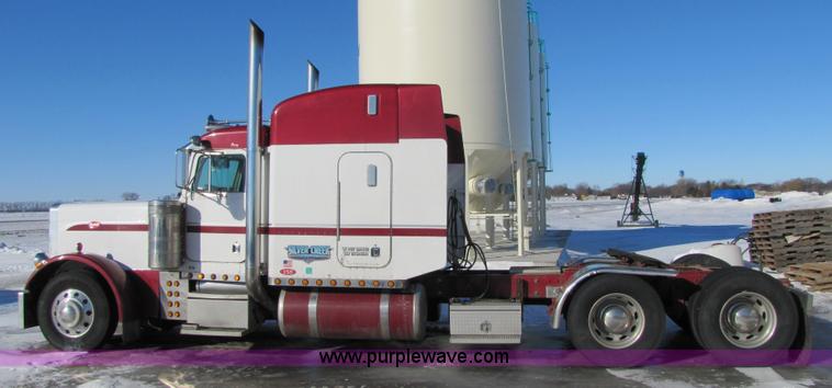 image for item 5307 2000 Peterbilt 379 semi truck