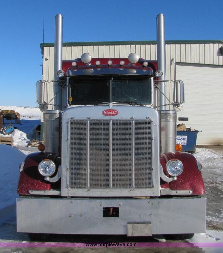 image for item 5307 2000 Peterbilt 379 semi truck
