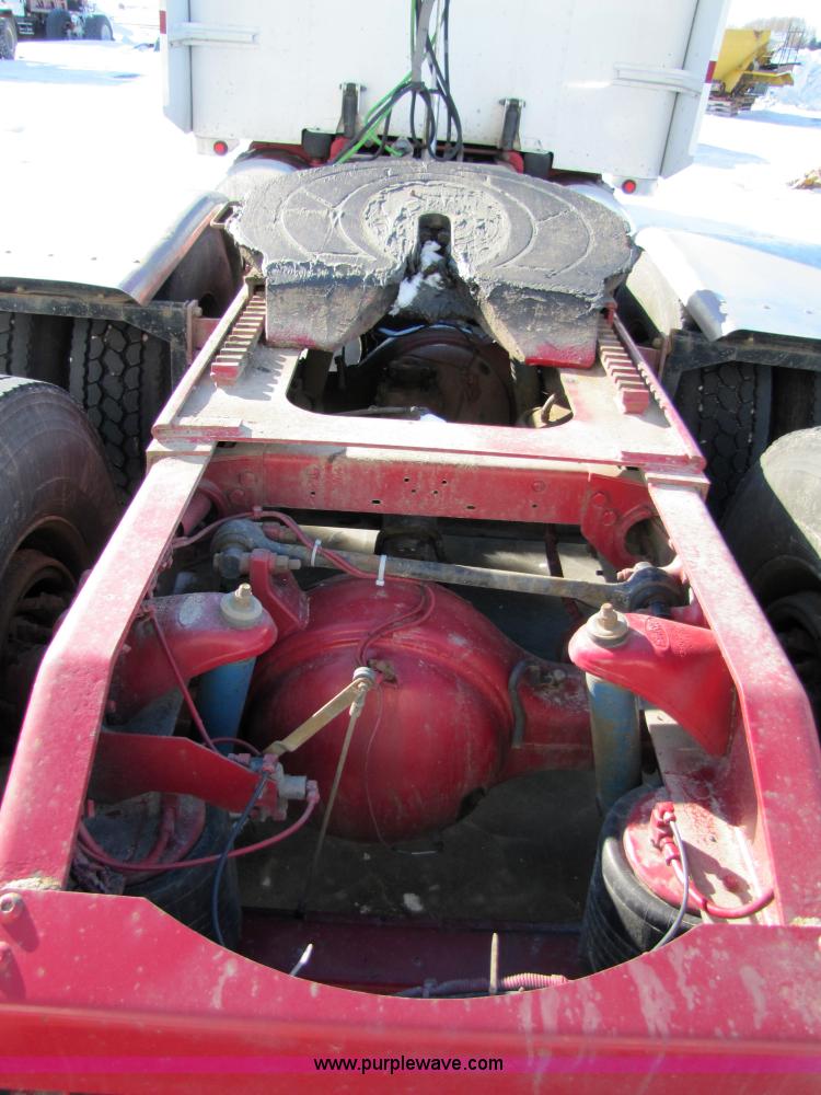 image for item 5307 2000 Peterbilt 379 semi truck